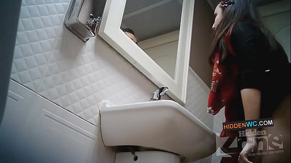 Скрита камера в женската тоалетна (1)