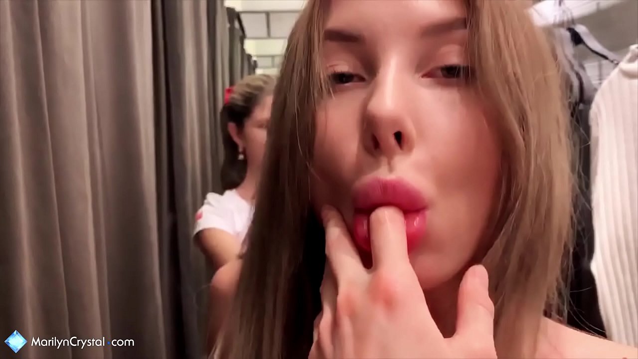 Лесбийки мастурбират и ближат путка в магазина - gin gerson crystal marilyn