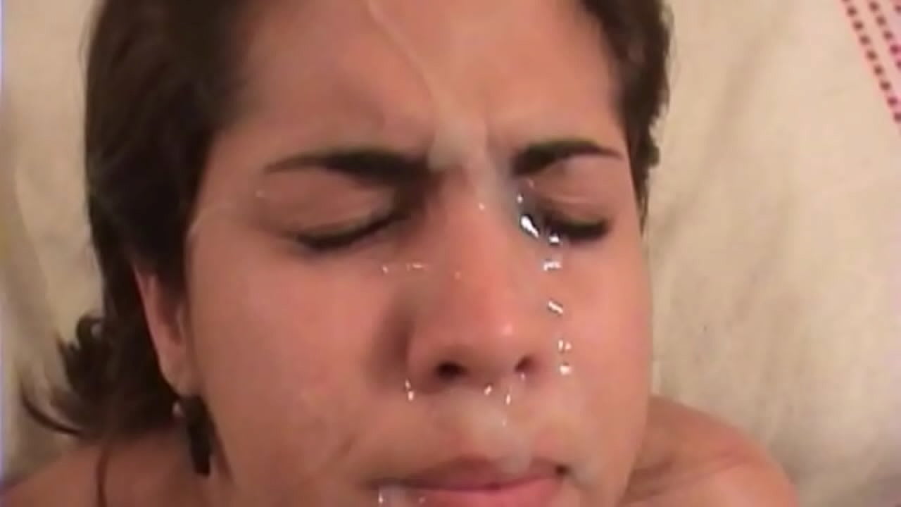 Красива латиноамериканска брюнетка прави груб секс